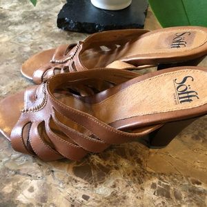 BRAND NEW pair of  Womens Sofft Belicia Sandals size 11.